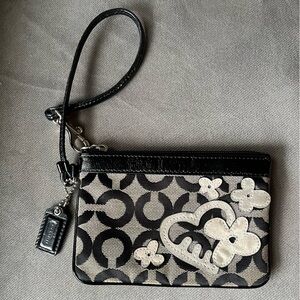 Coach Poppy signature heart and flower wristlet